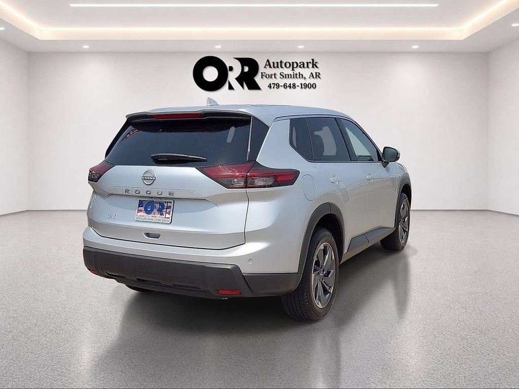 Used 2025 Nissan Rogue SV FWD image 5