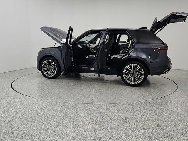Used 2026 Land Rover Range Rover Sport Dynamic SE AWD/4WD image 12