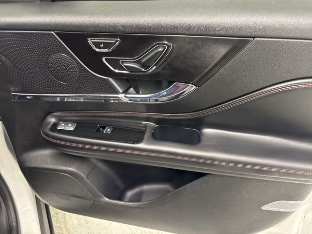 Used 2023 Lincoln Corsair Reserve w/ Rear Removable Package Tray image 24