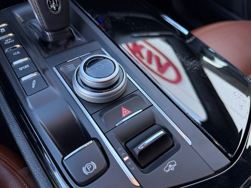 Used 2020 Maserati Levante S image 22