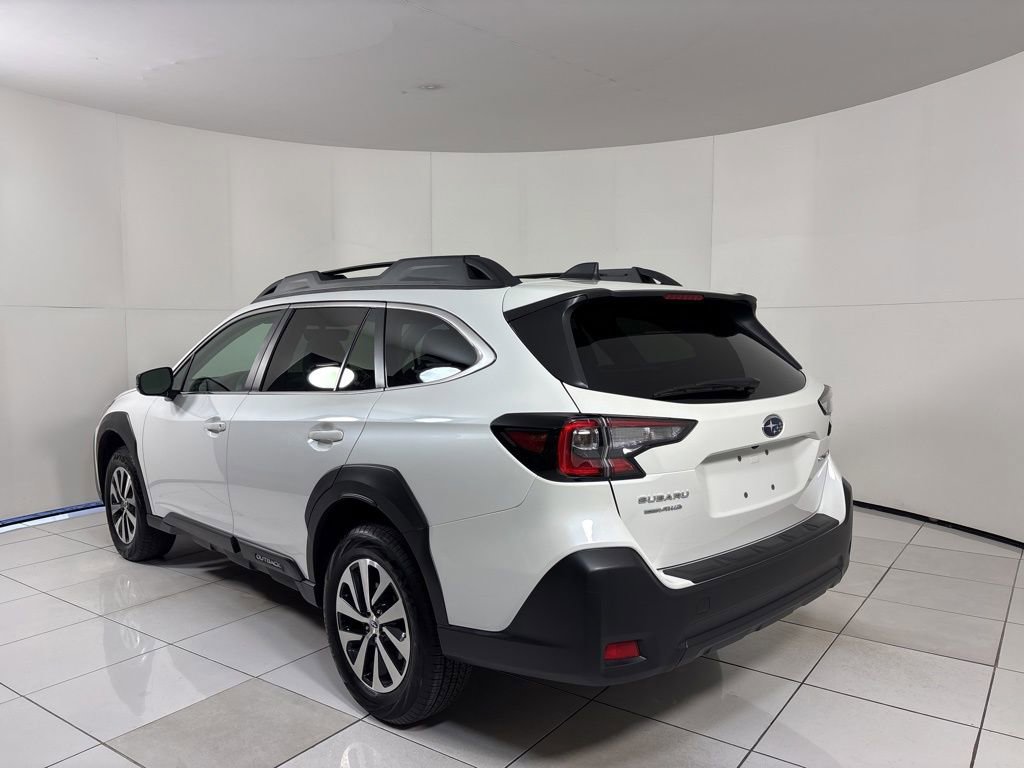 Used 2025 Subaru Outback Premium image 3