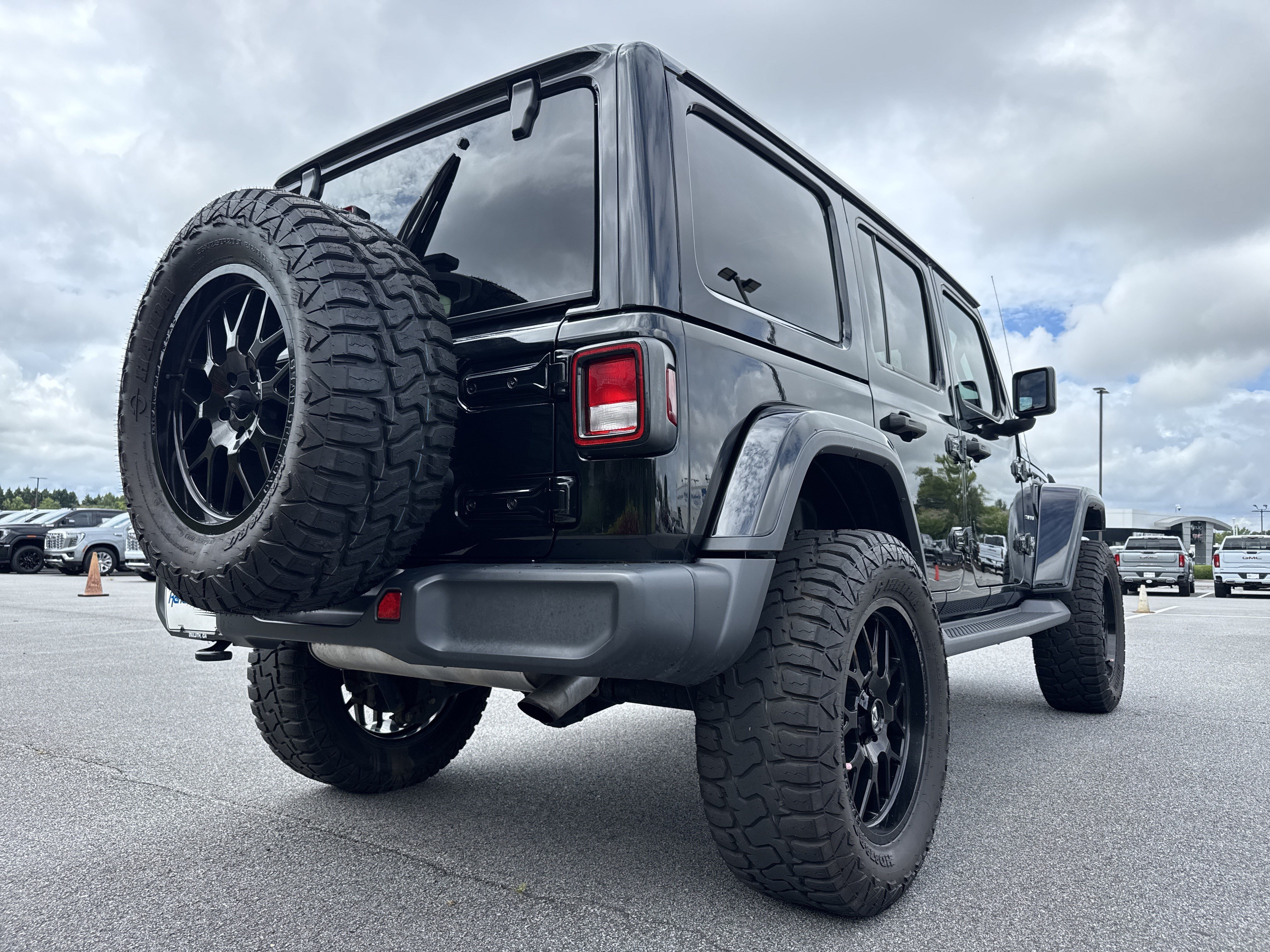Used 2020 Jeep Wrangler Unlimited Sahara AWD/4WD image 10
