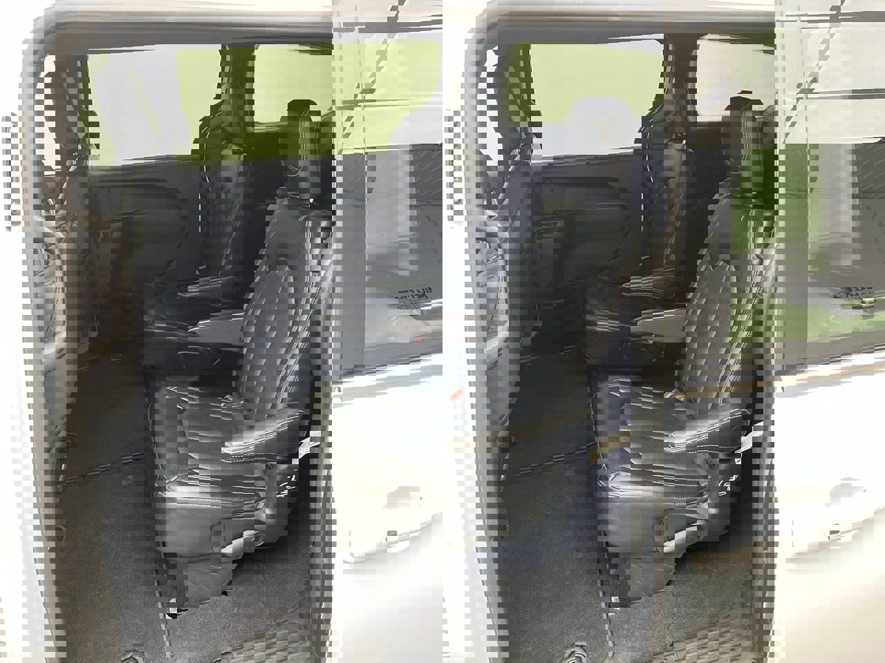 Used 2025 Chrysler Pacifica Select image 10