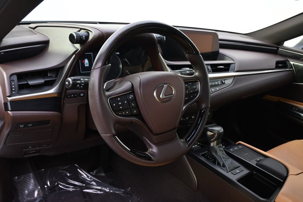 Used 2020 Lexus ES 350 Ultra Luxury w/ Accessory Package 2 FWD image 11