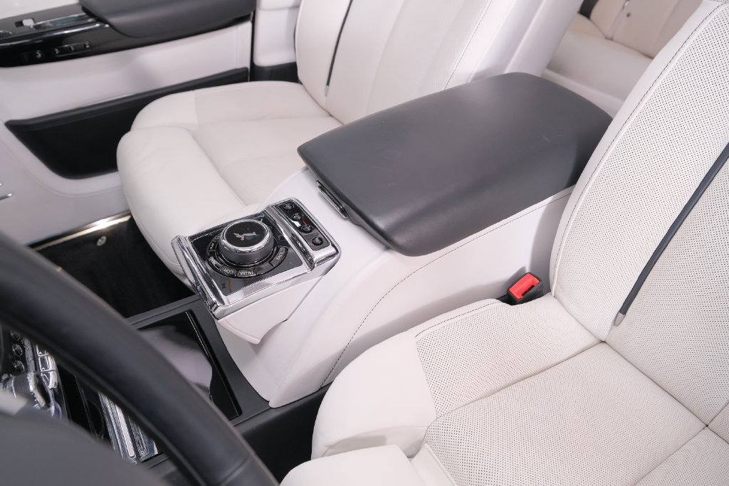 Used 2022 Rolls-Royce Phantom Sedan w/ The Phantom Package RWD image 12