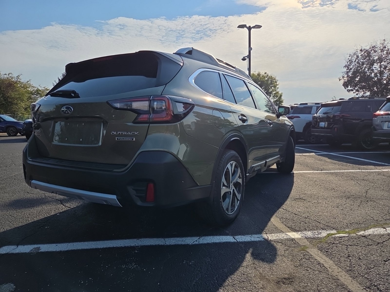 Used 2022 Subaru Outback Touring AWD/4WD image 4