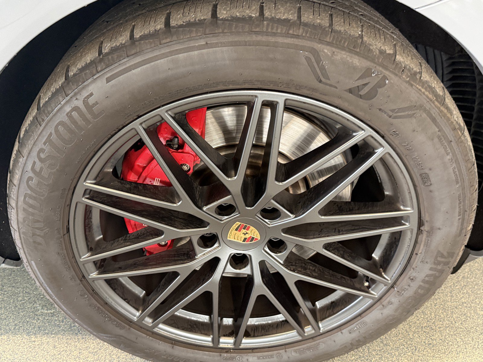 Used 2025 Porsche Cayenne GTS AWD/4WD image 36