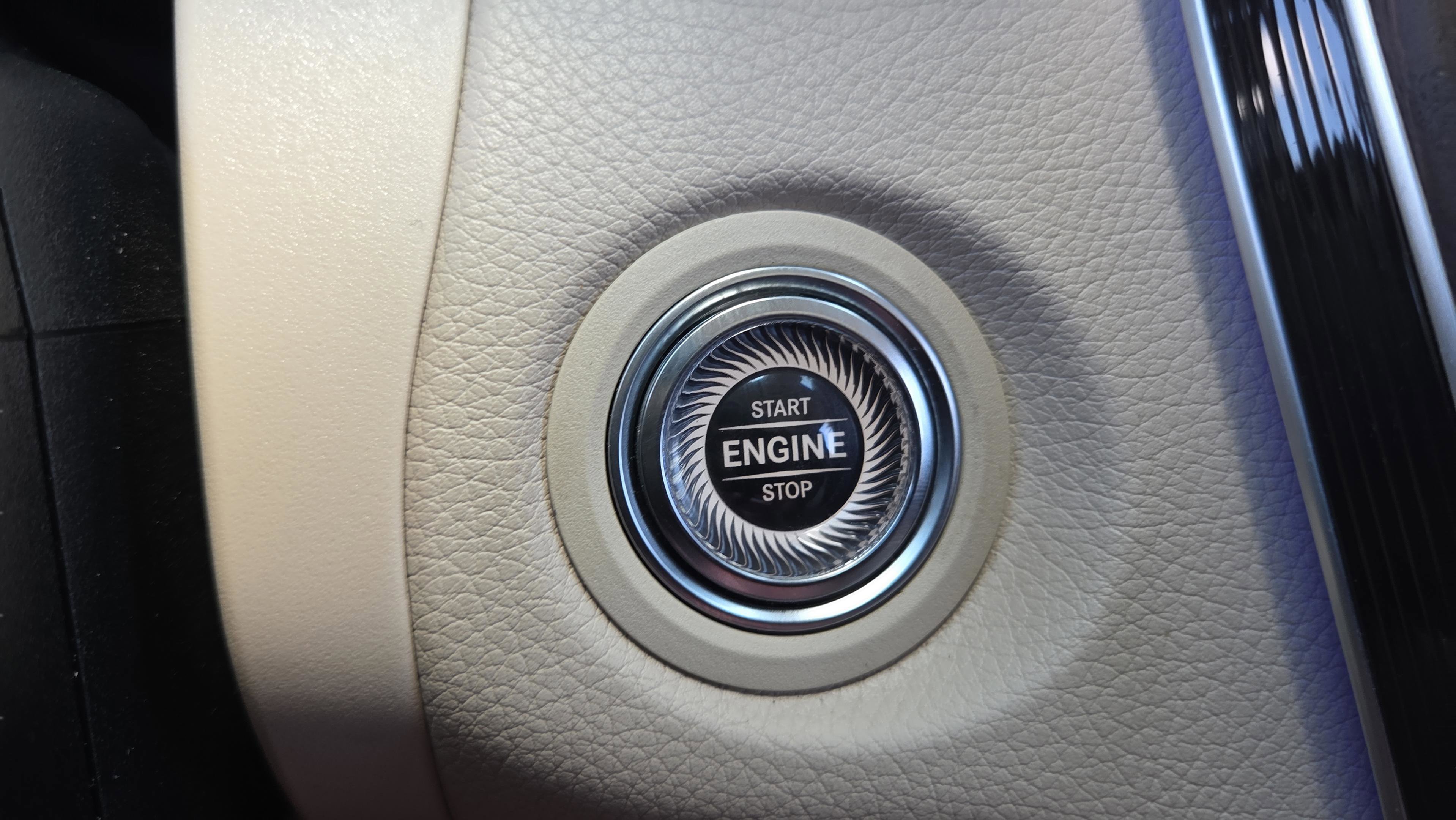 Used 2020 Mercedes-Benz GLC 300 4MATIC image 35