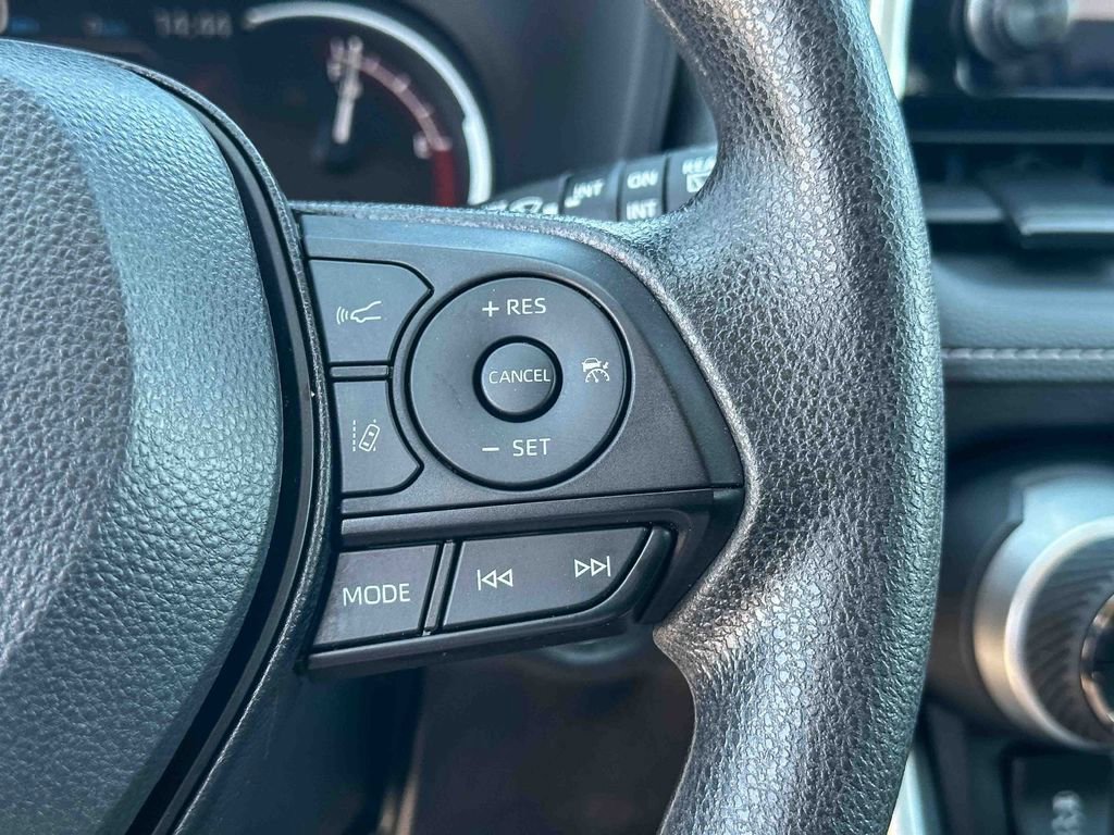 Used 2025 Toyota RAV4 XLE image 27