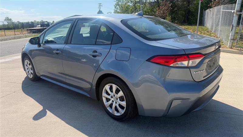 Used 2021 Toyota Corolla LE FWD image 3