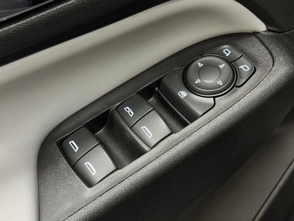 Used 2021 Chevrolet Equinox LS image 13