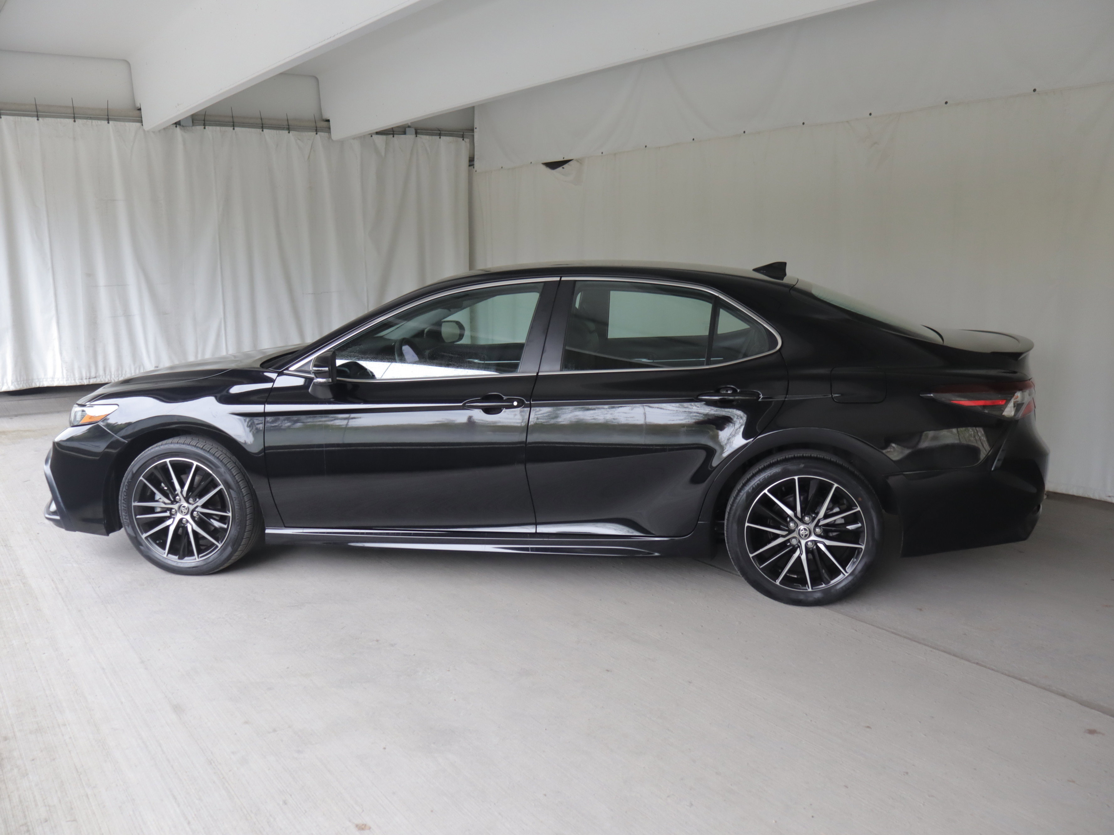 Used 2024 Toyota Camry SE FWD image 23