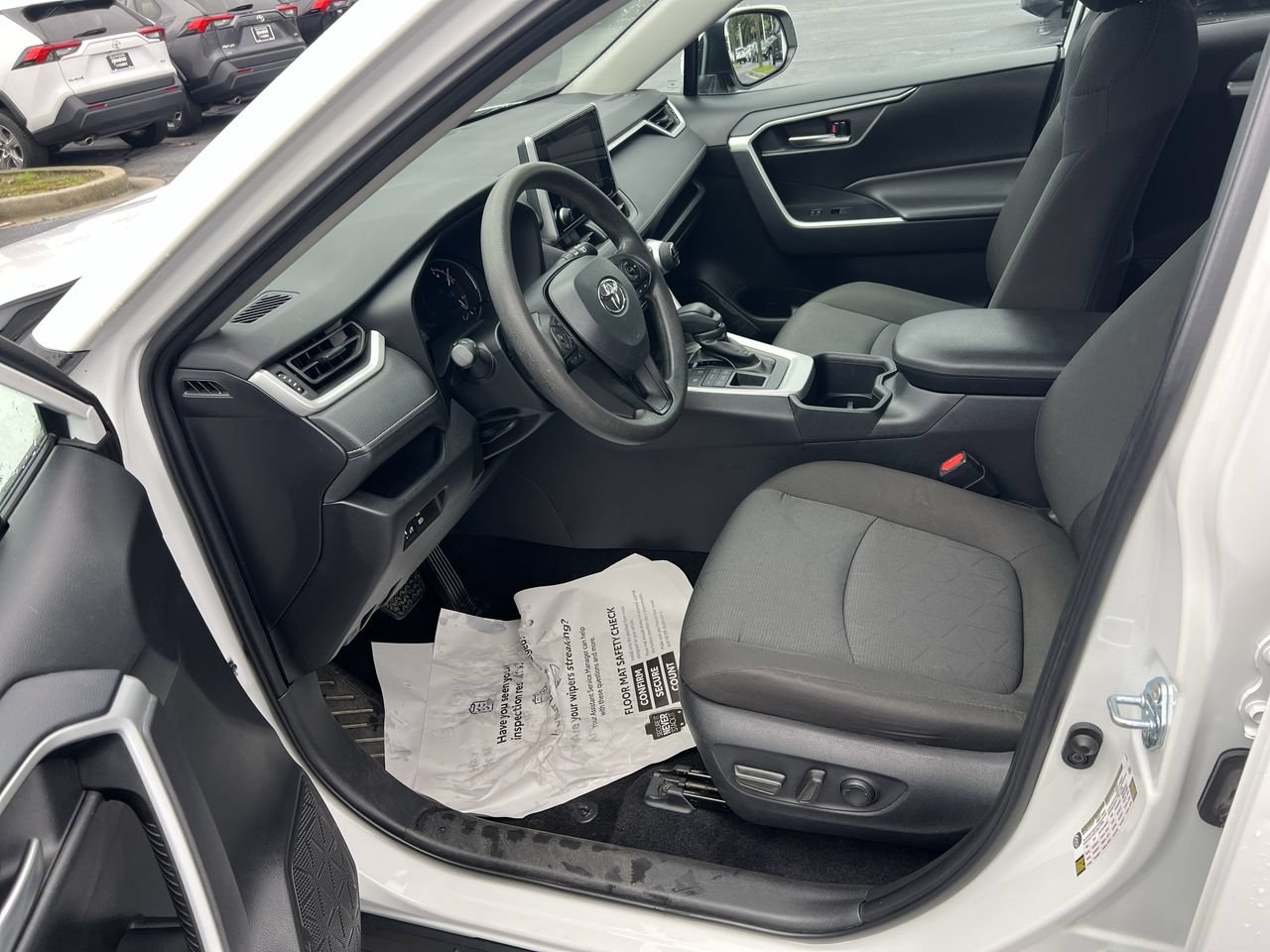 Used 2025 Toyota RAV4 XLE AWD/4WD image 16