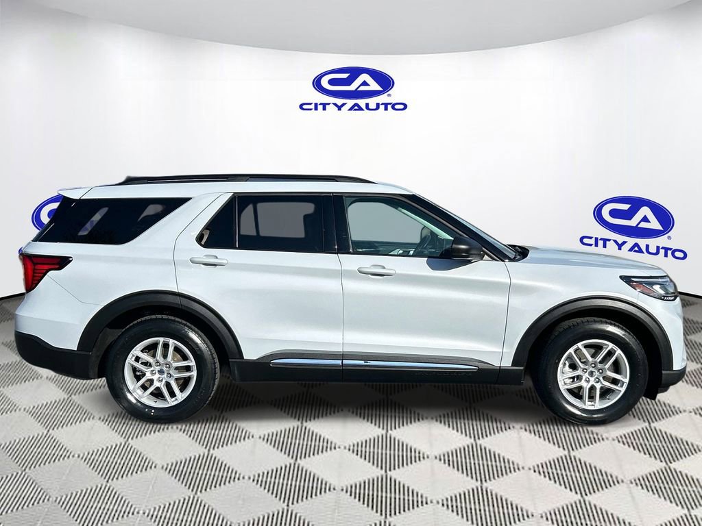 Used 2025 Ford Explorer Active image 2