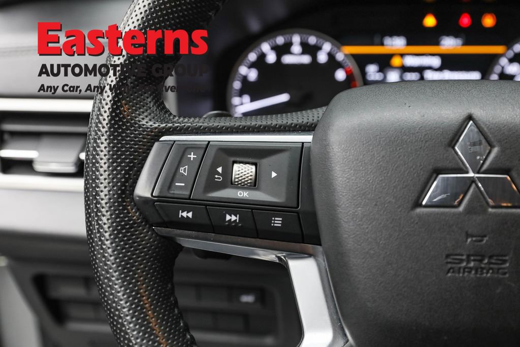 Used 2024 Mitsubishi Outlander SE image 15