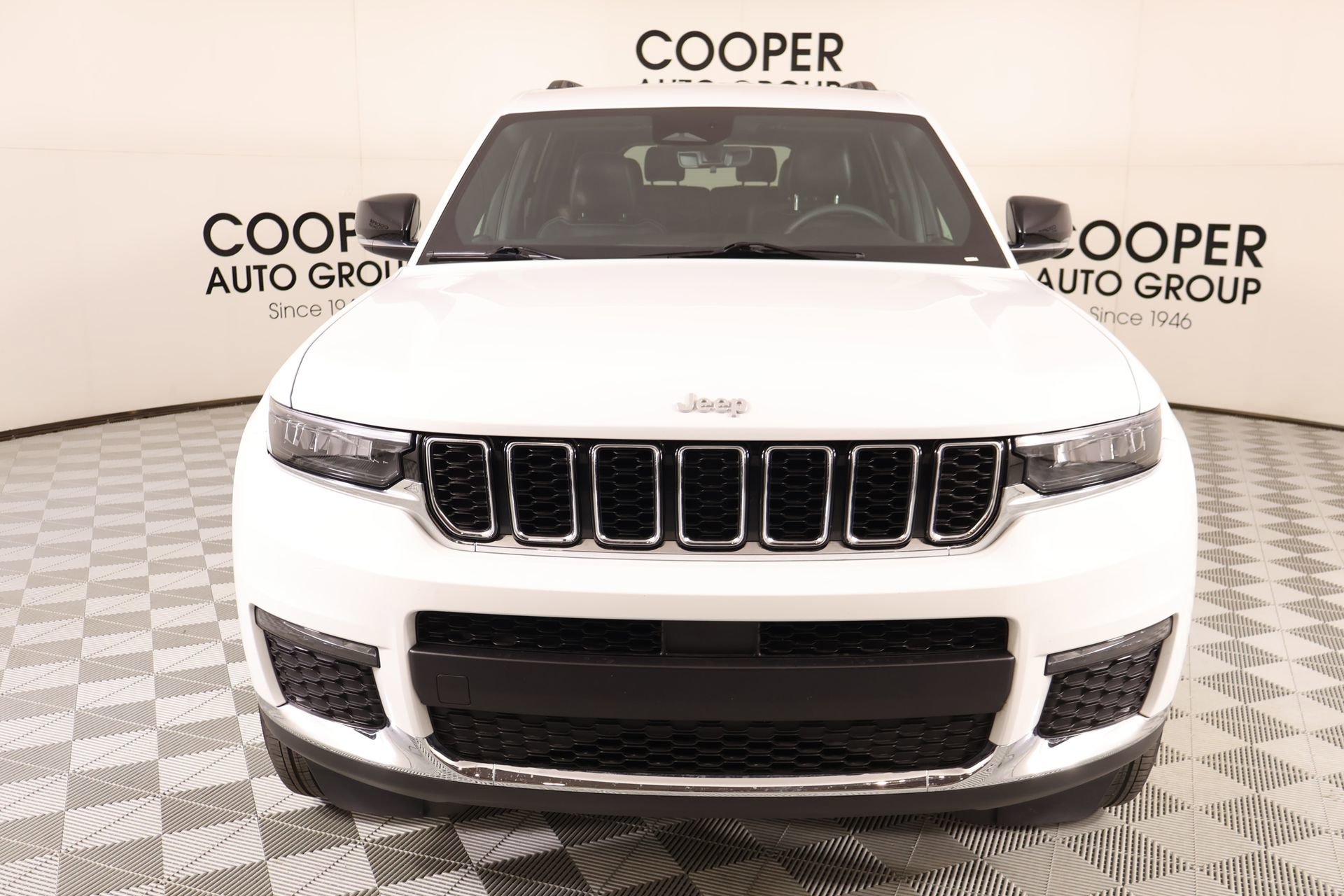 Used 2025 Jeep Grand Cherokee L Limited AWD/4WD image 10