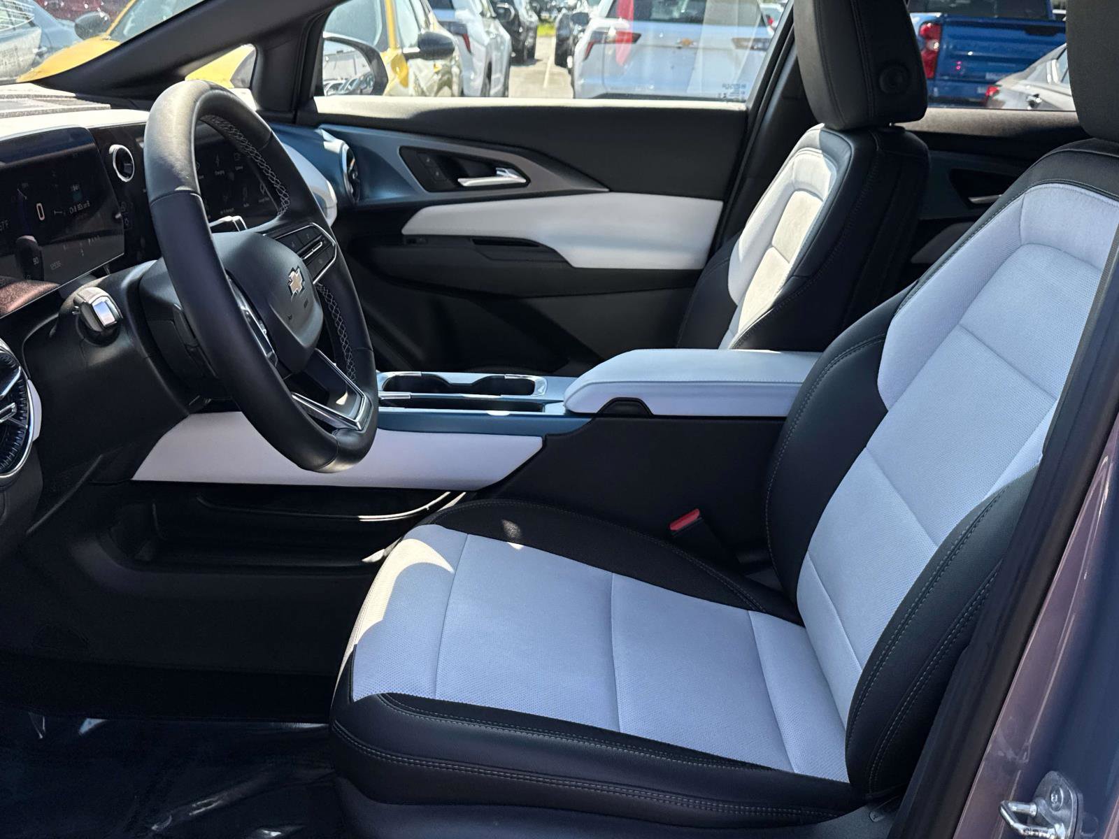 Certified 2025 Chevrolet Equinox EV LT w/ Convenience Package FWD image 21