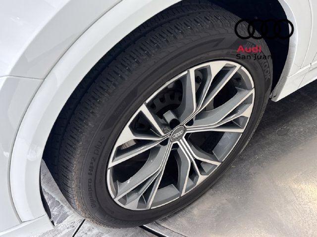 Used 2020 Audi Q8 Premium w/ Black Optic Package AWD/4WD image 5