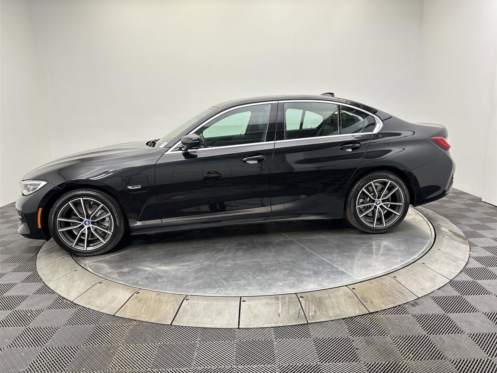 Used 2022 BMW 330e image 16
