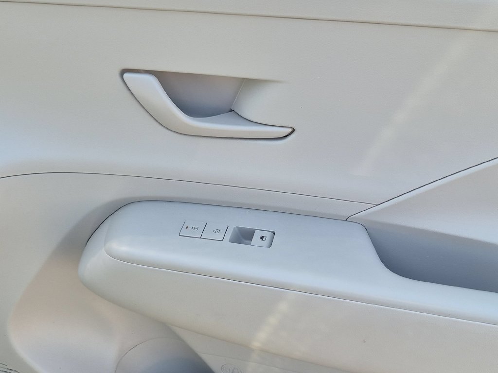 Used 2025 Hyundai Kona SEL FWD image 34