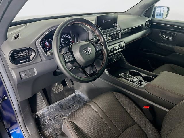 Used 2025 Honda Pilot Sport image 11