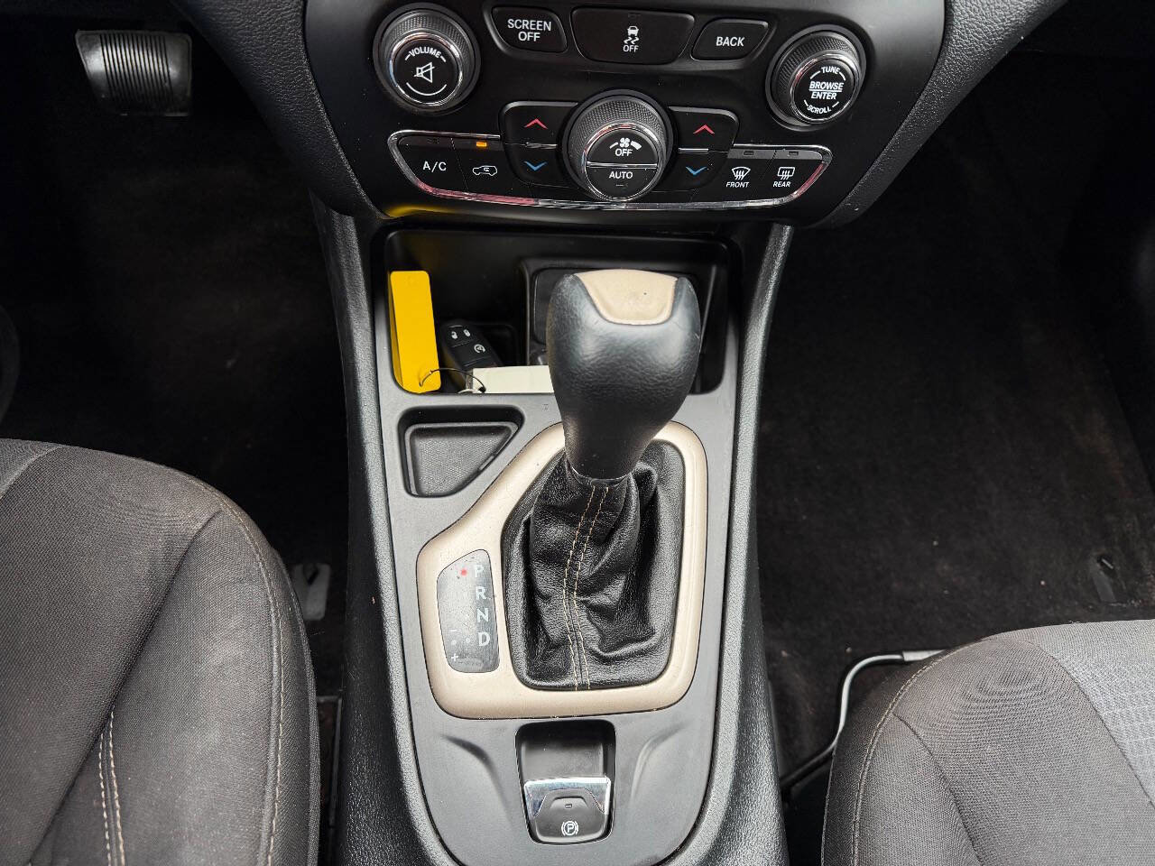 Used 2016 Jeep Cherokee Latitude w/ Comfort/Convenience Group image 15