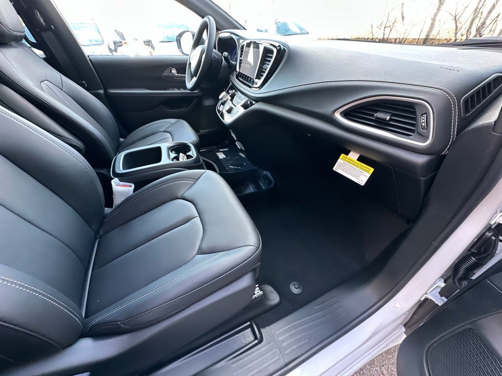 New 2026 Chrysler Pacifica Select image 21