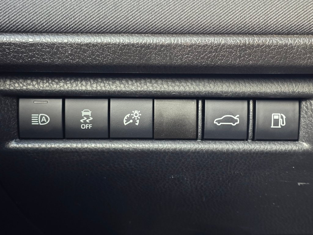 Used 2025 Toyota Camry LE FWD image 32