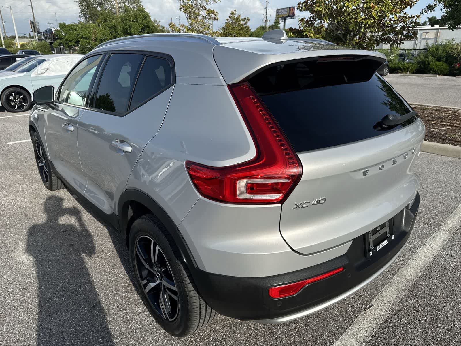 Used 2023 Volvo XC40 B4 Core w/ Convenience Package FWD image 12
