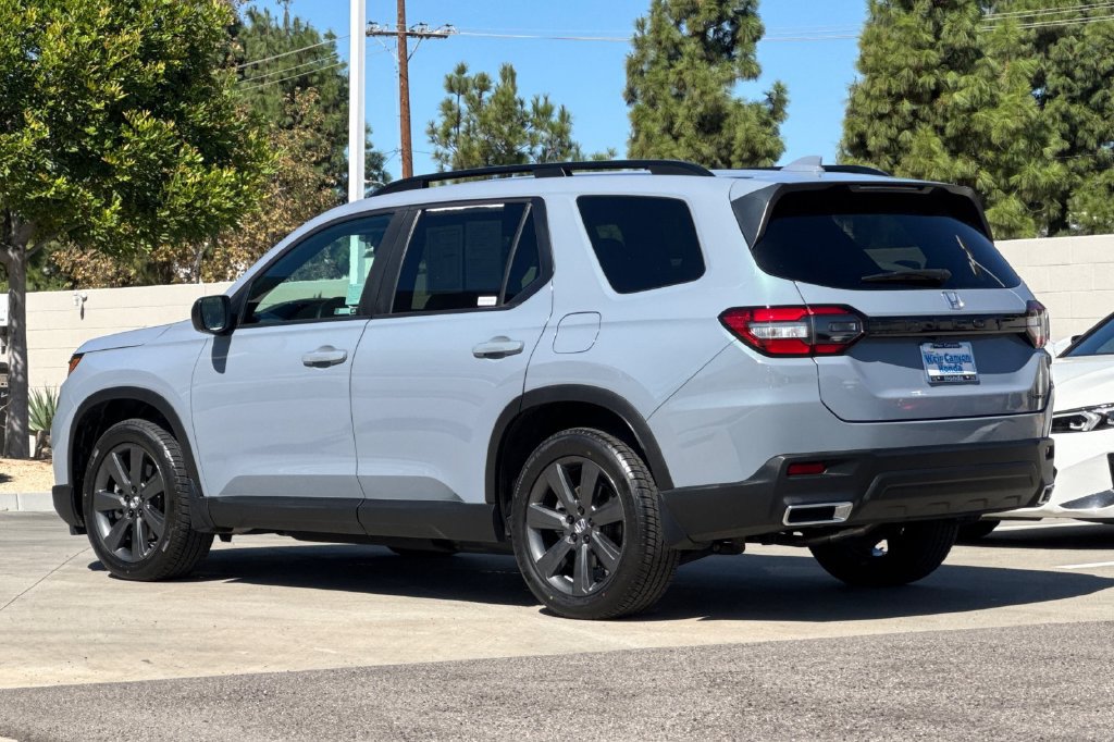 Certified 2024 Honda Pilot Sport image 6
