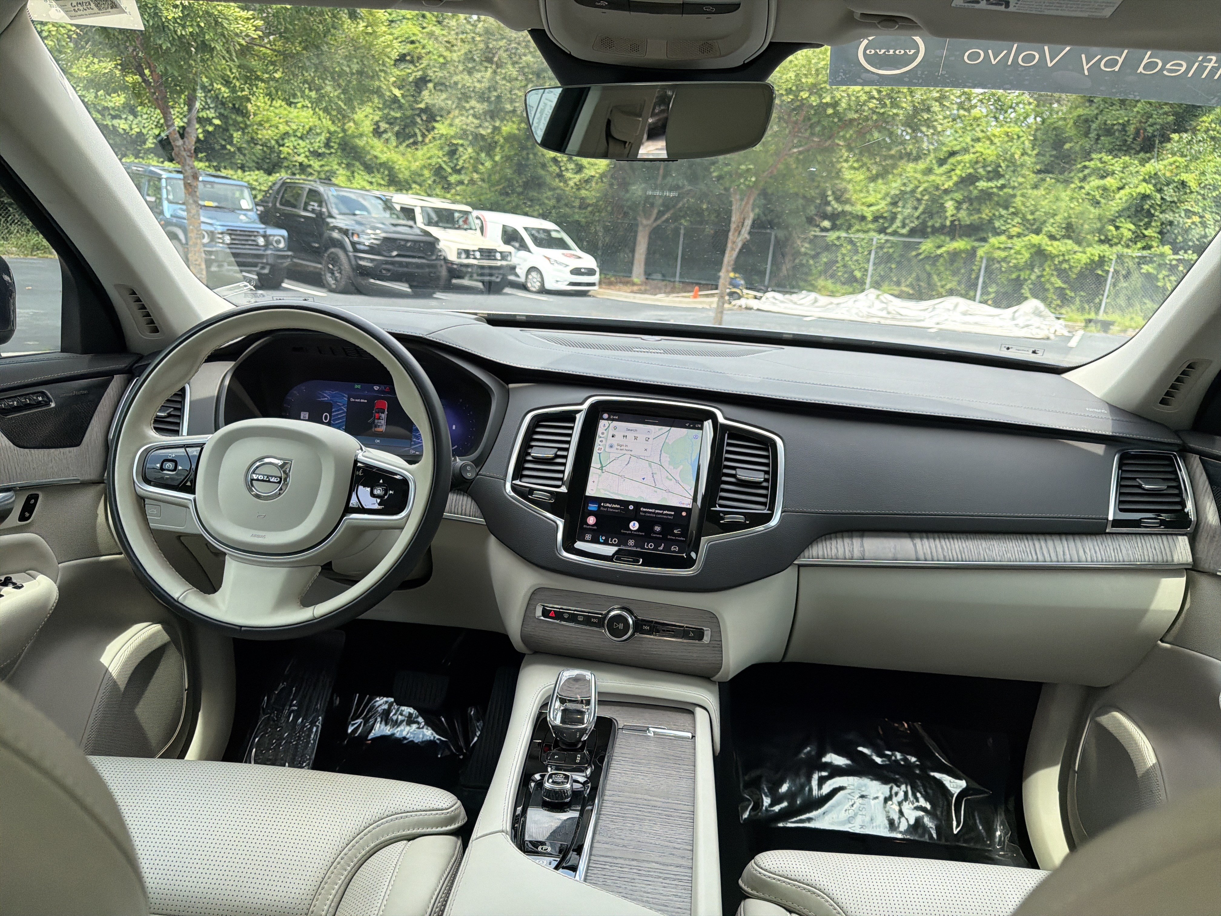 Certified 2023 Volvo XC90 B6 Ultimate w/ Protection Package Premier AWD/4WD image 30