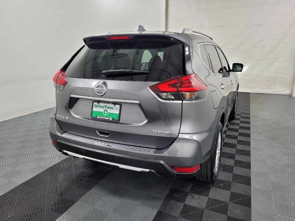 Used 2018 Nissan Rogue SV w/ Premium Package image 9