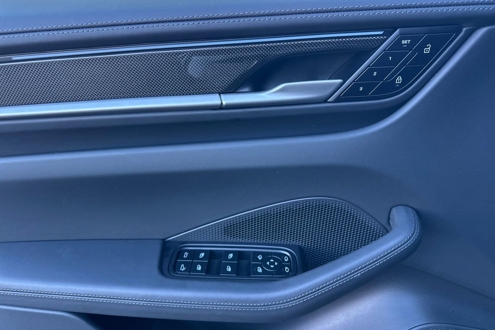 Certified 2025 Porsche Macan 4 Electric image 12