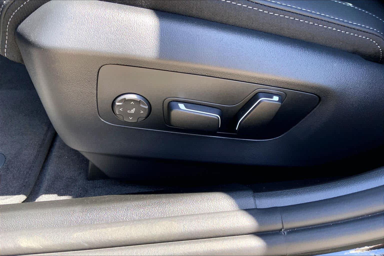 New 2026 BMW 550e xDrive AWD/4WD image 16