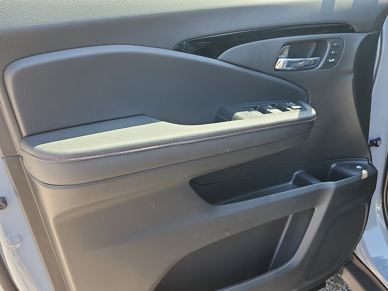 New 2026 Honda Ridgeline Black Edition image 8