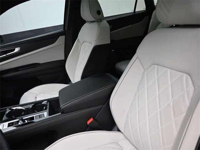 New 2025 Volkswagen Atlas Cross Sport SEL Premium R-Line image 31