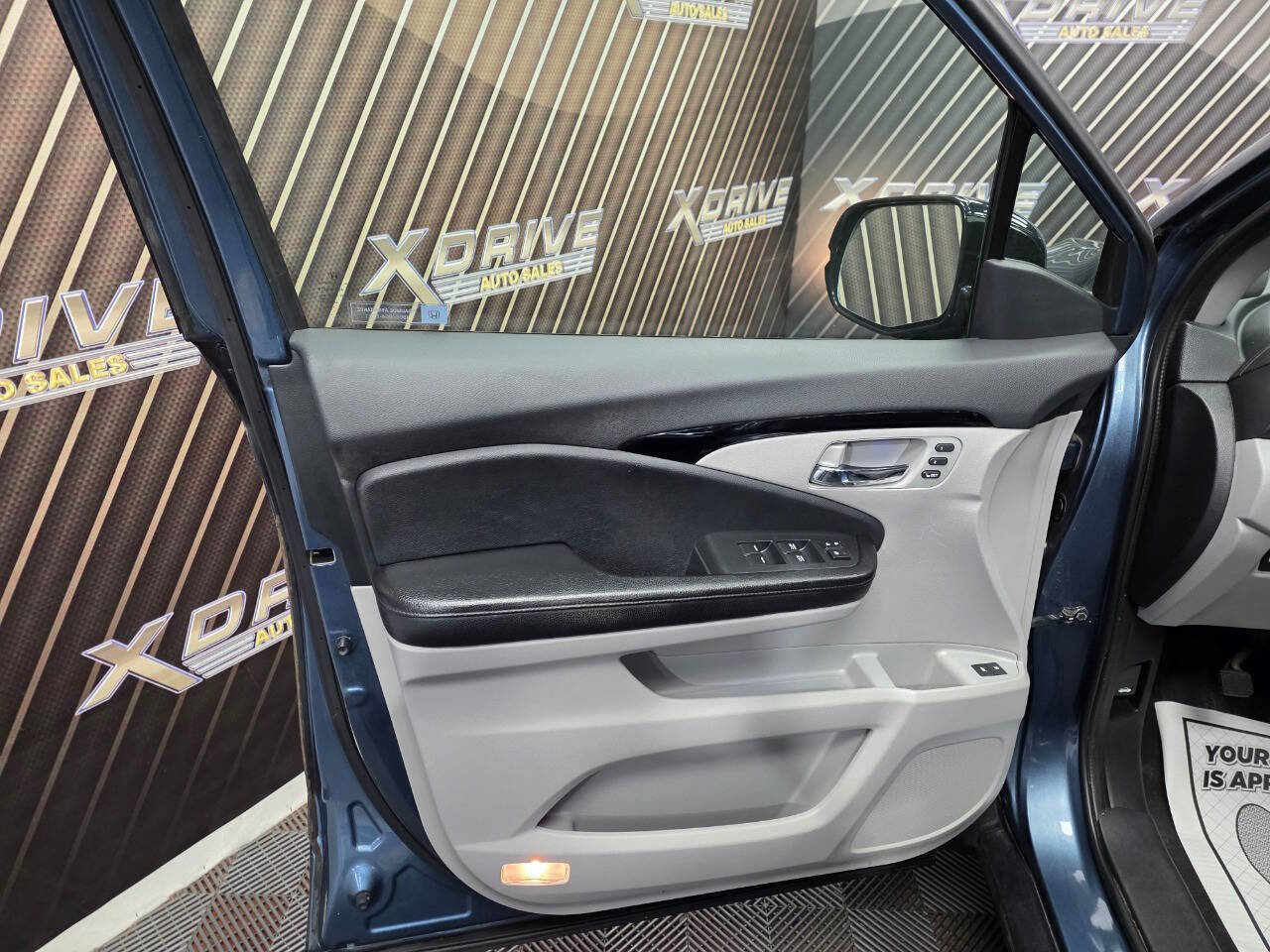 Used 2017 Honda Pilot Touring image 16