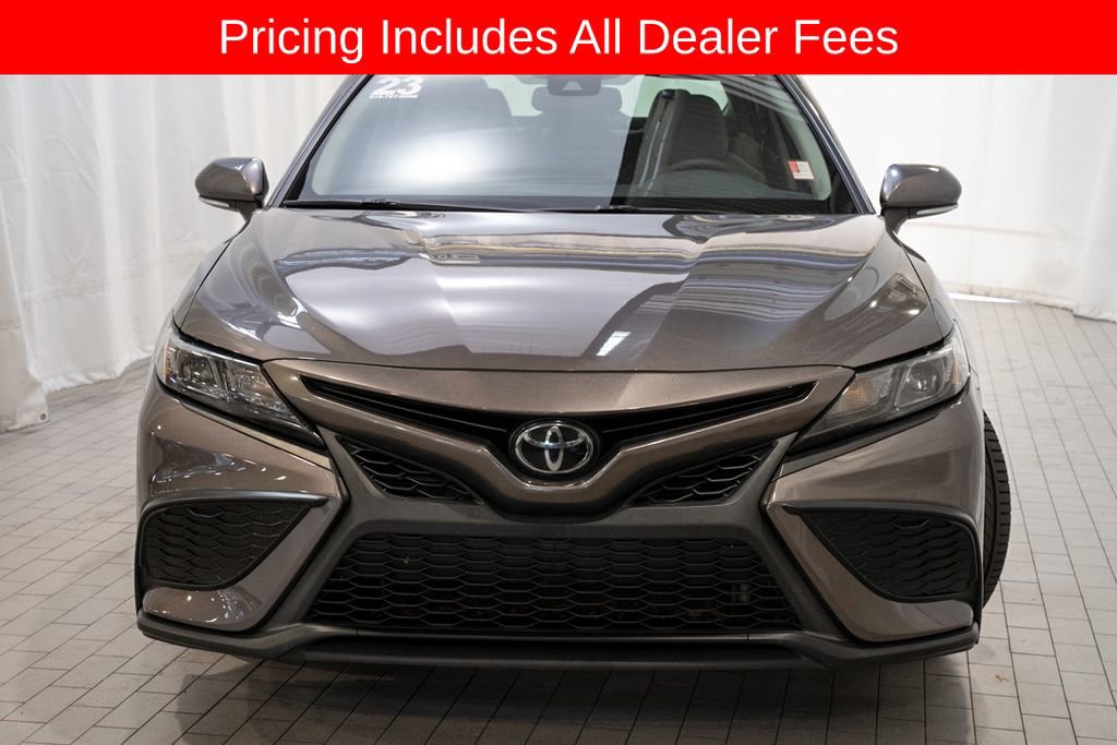Used 2023 Toyota Camry SE w/ Convenience Package FWD image 2