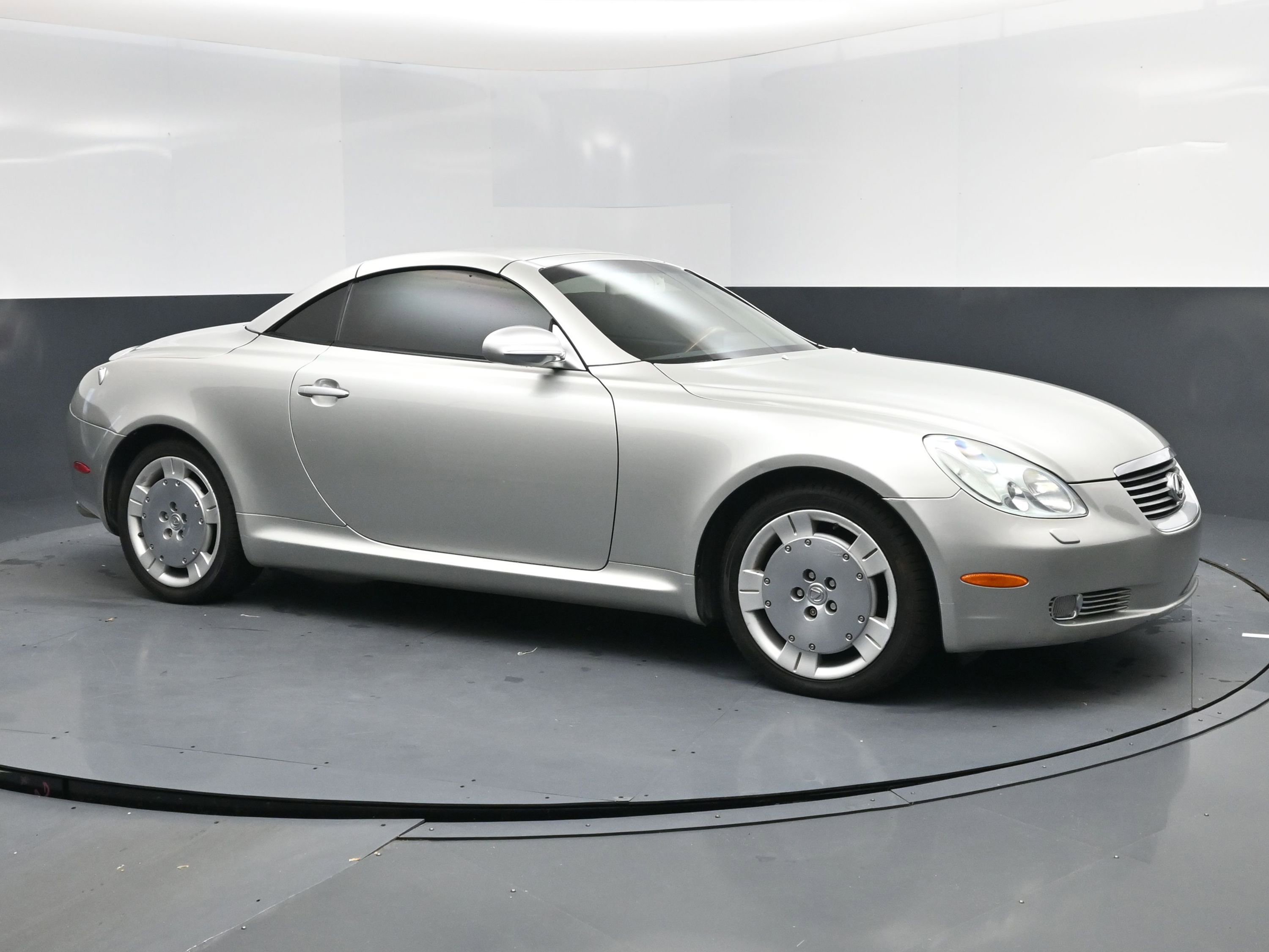 Used 2003 Lexus SC 430 Convertible image 2