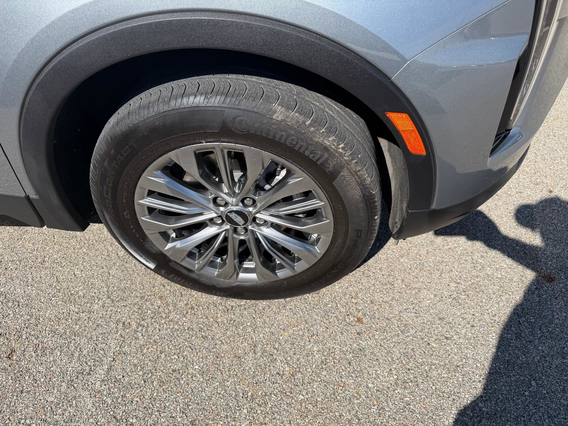 Certified 2025 Cadillac XT4 Premium Luxury w/ Cold Weather Package image 9