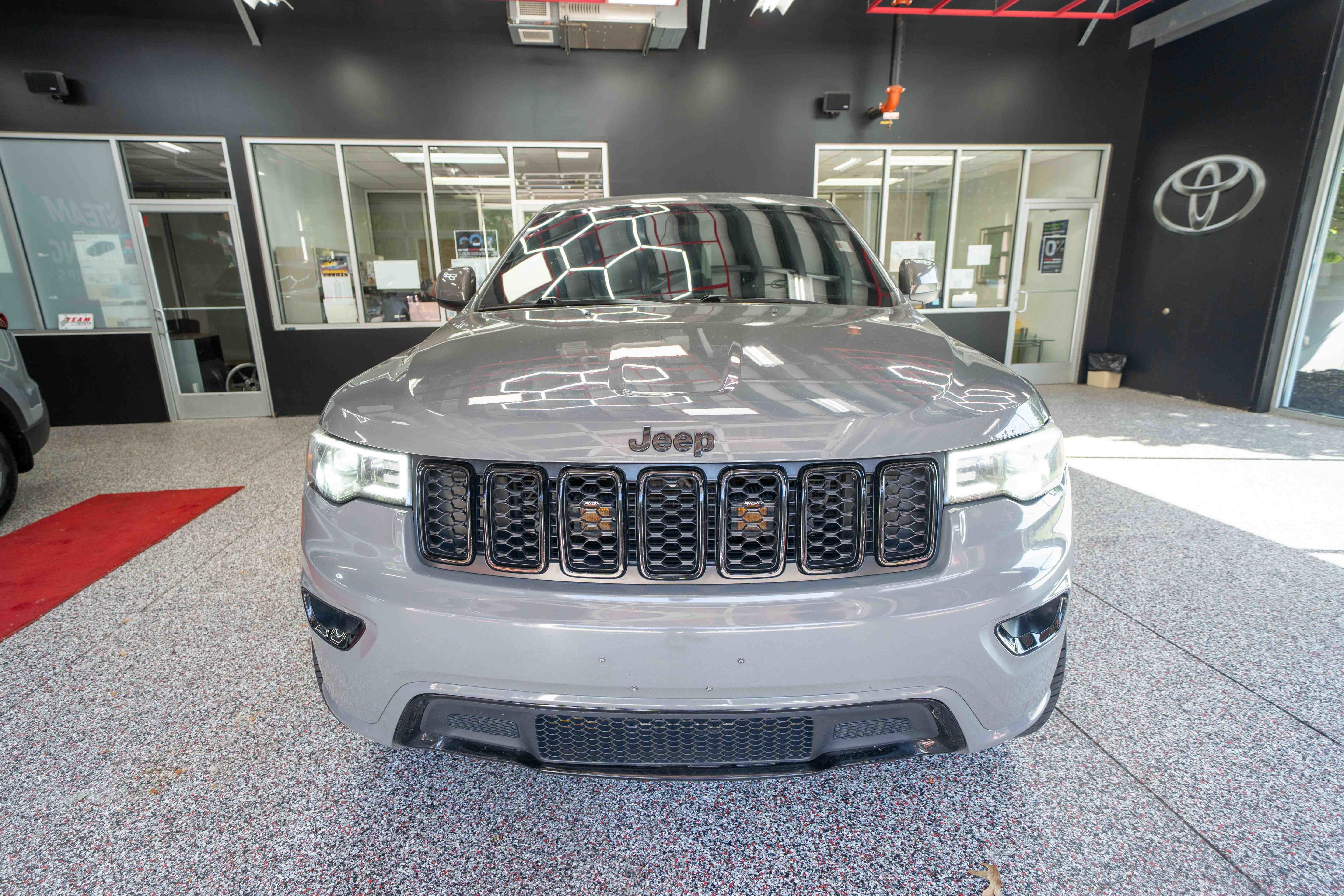 Used 2019 Jeep Grand Cherokee Altitude AWD/4WD image 6