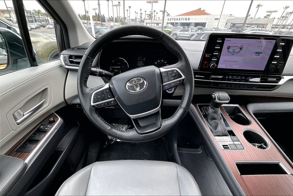 Used 2023 Toyota Sienna XLE FWD image 7