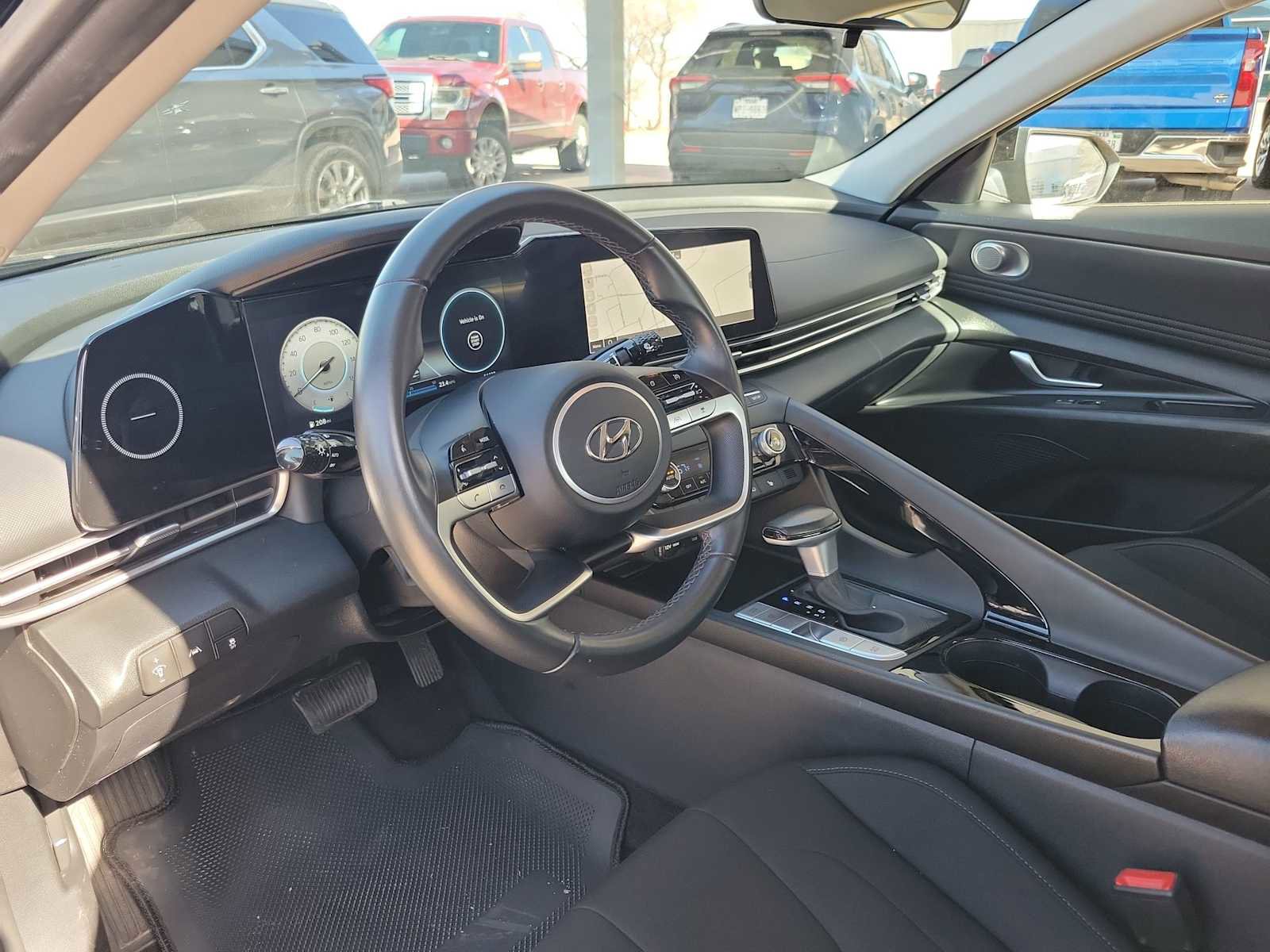 Used 2023 Hyundai Elantra SEL w/ Convenience Package image 2