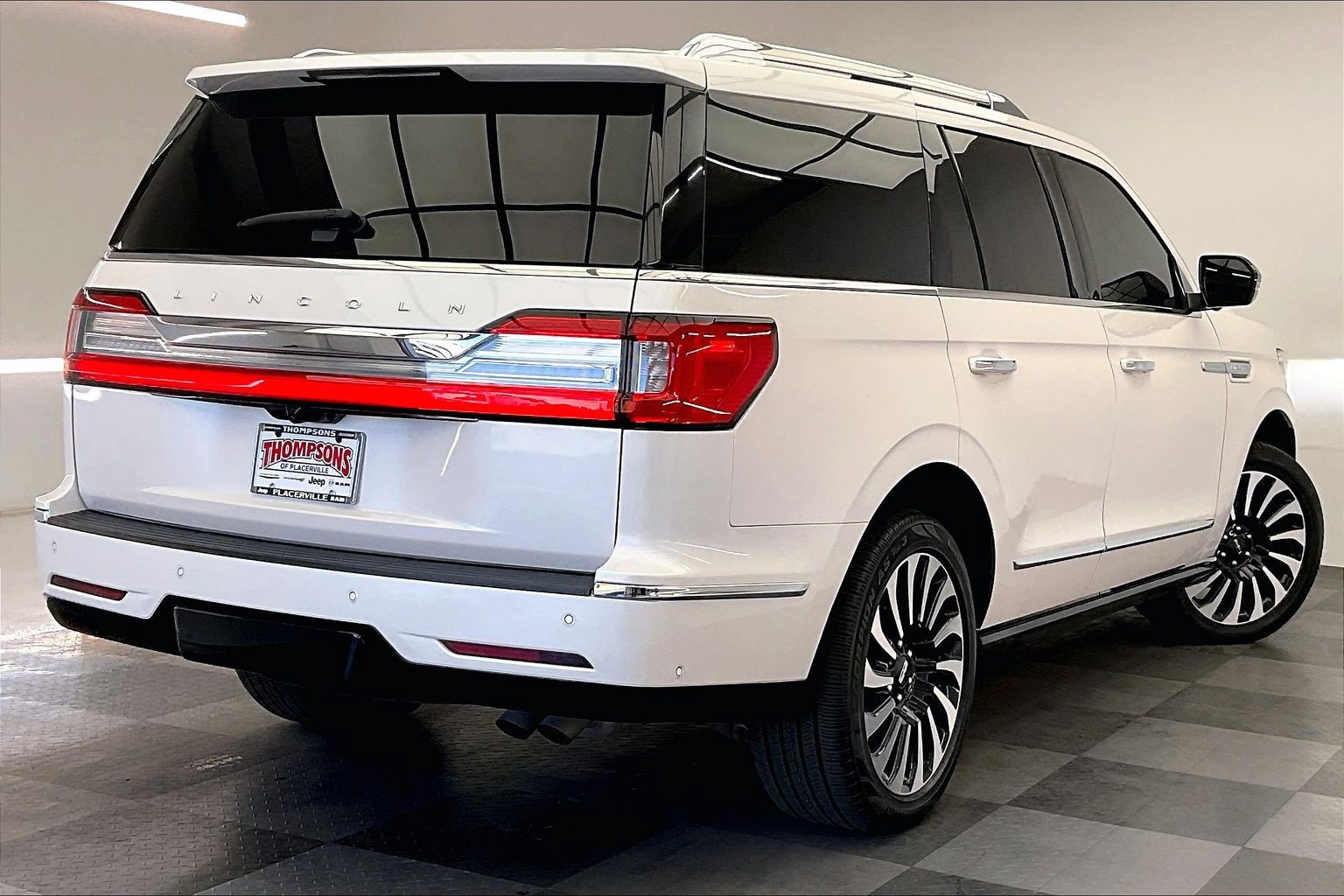 Used 2018 Lincoln Navigator Reserve w/ Technology Package AWD/4WD image 13