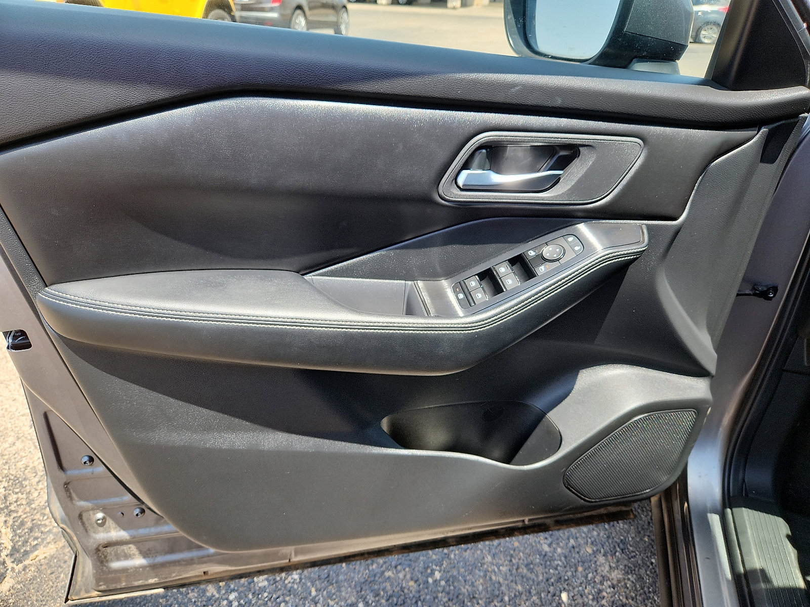 Used 2024 Nissan Rogue SV image 10