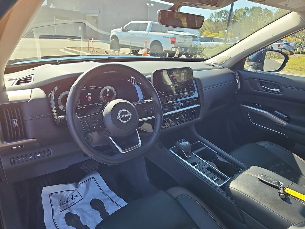 Used 2024 Nissan Pathfinder Platinum w/ Cargo Package image 21