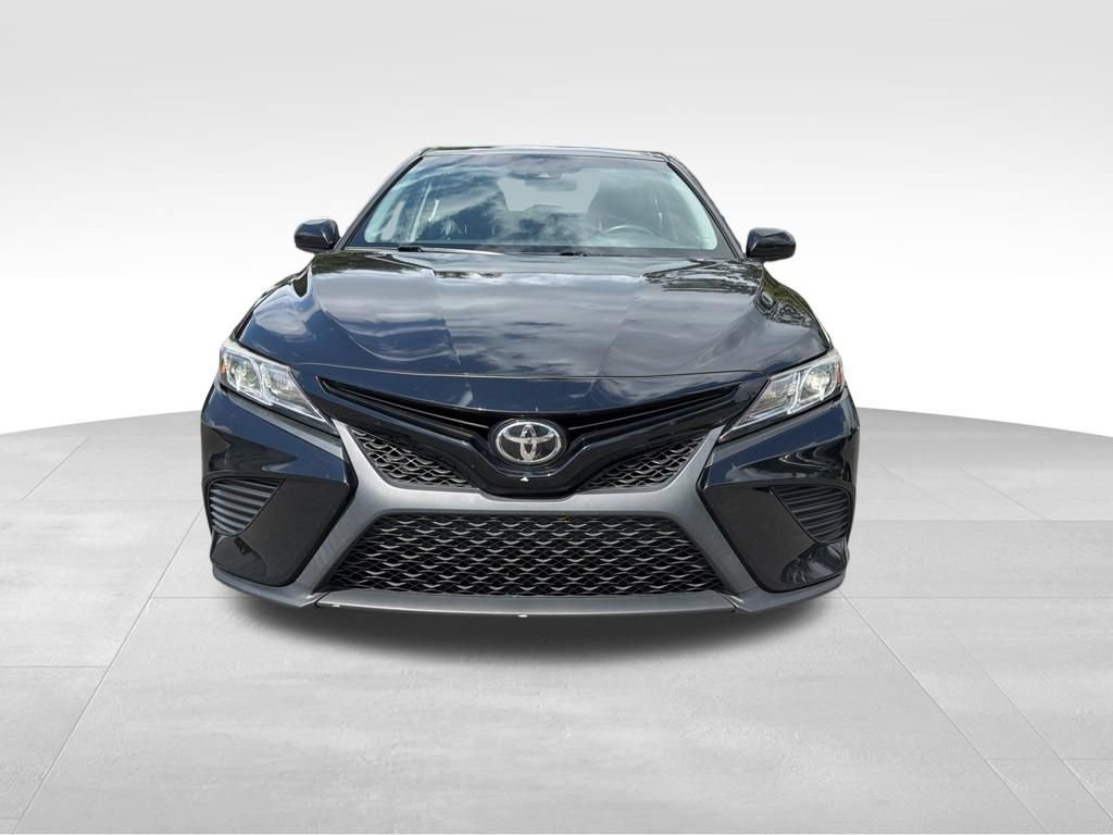 Used 2018 Toyota Camry SE FWD image 2