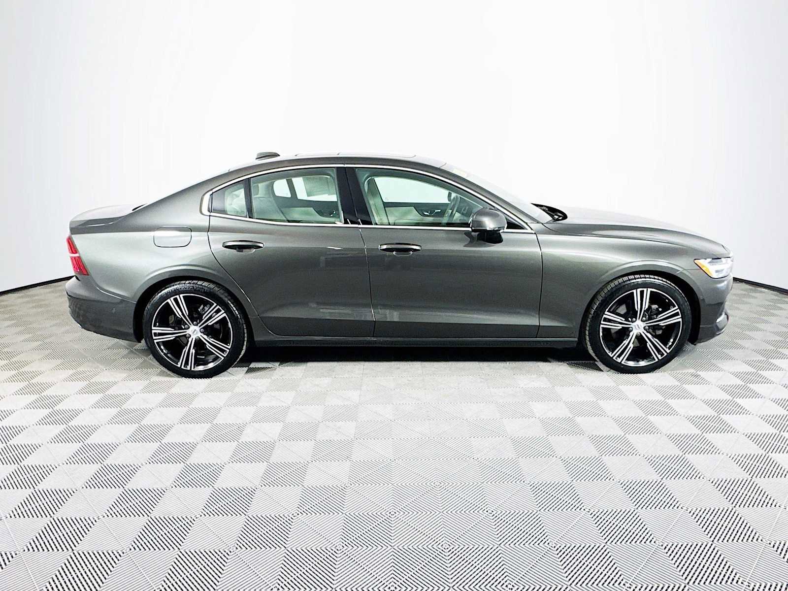Used 2021 Volvo S60 T5 Inscription image 4