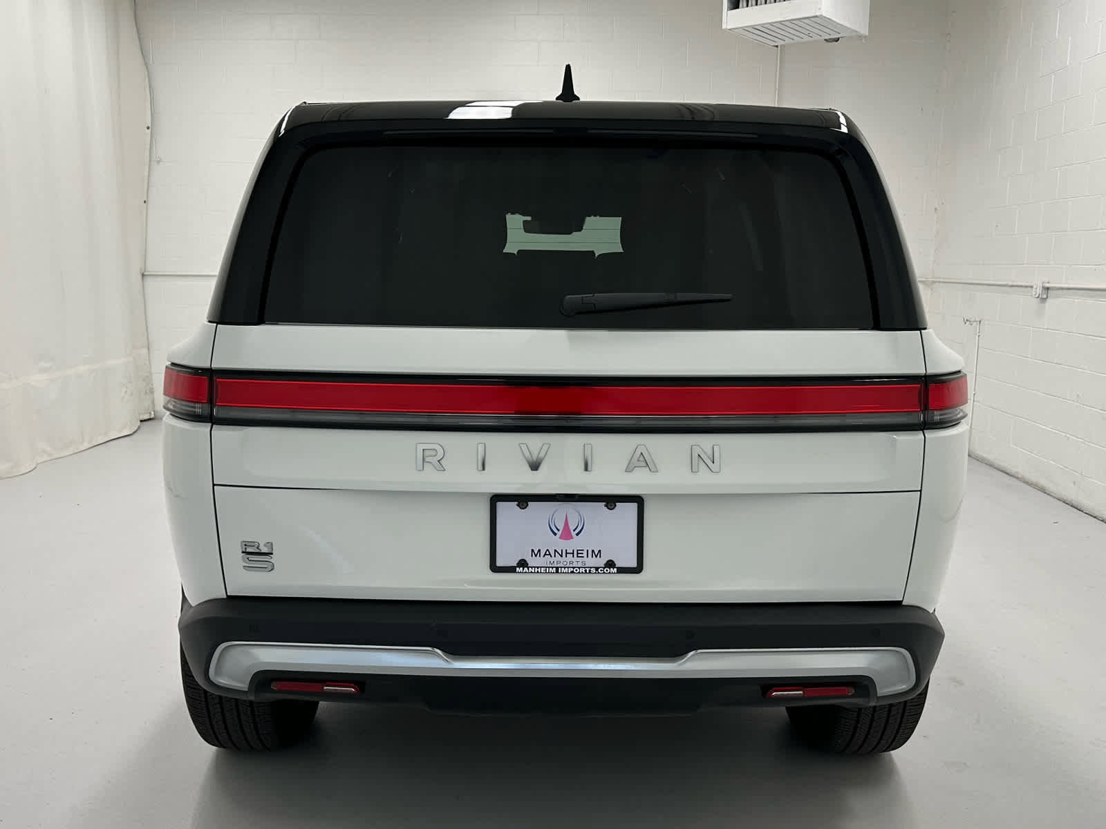Used 2026 Rivian R1S Adventure image 7