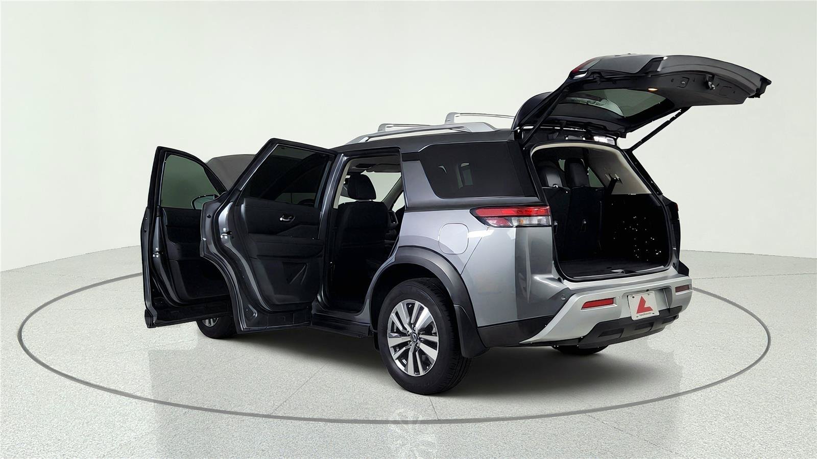 Used 2025 Nissan Pathfinder SL FWD image 12